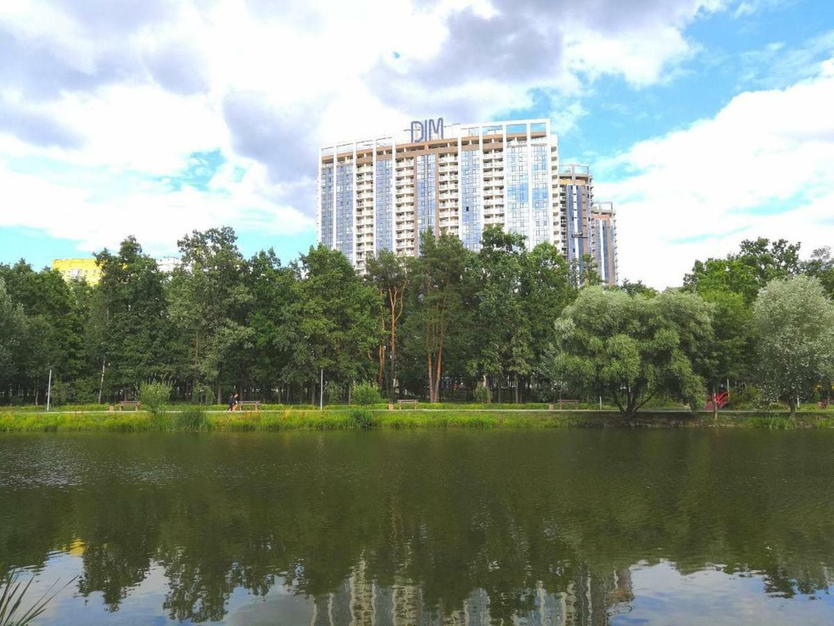 Красивая Квартира В Парке Kiev Esterno foto